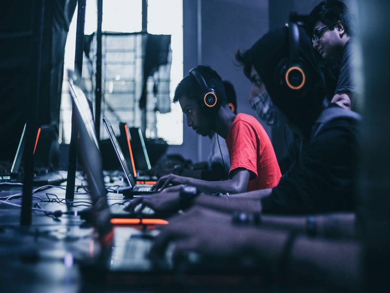Best Gifts For Your Gaming Fanatic This Season