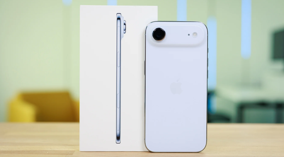 Apple’s foldable iPhone could be hard to get at launch