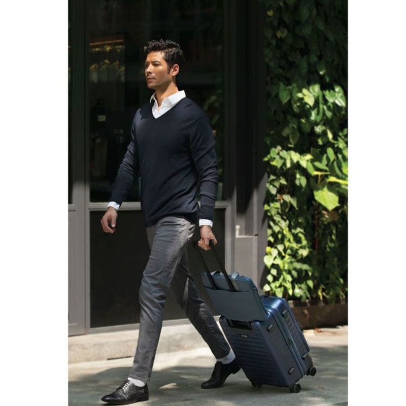 UNIQ Stockholm Laptop Protective Messenger Bag Fits up to 16” Devices - Midnight Black