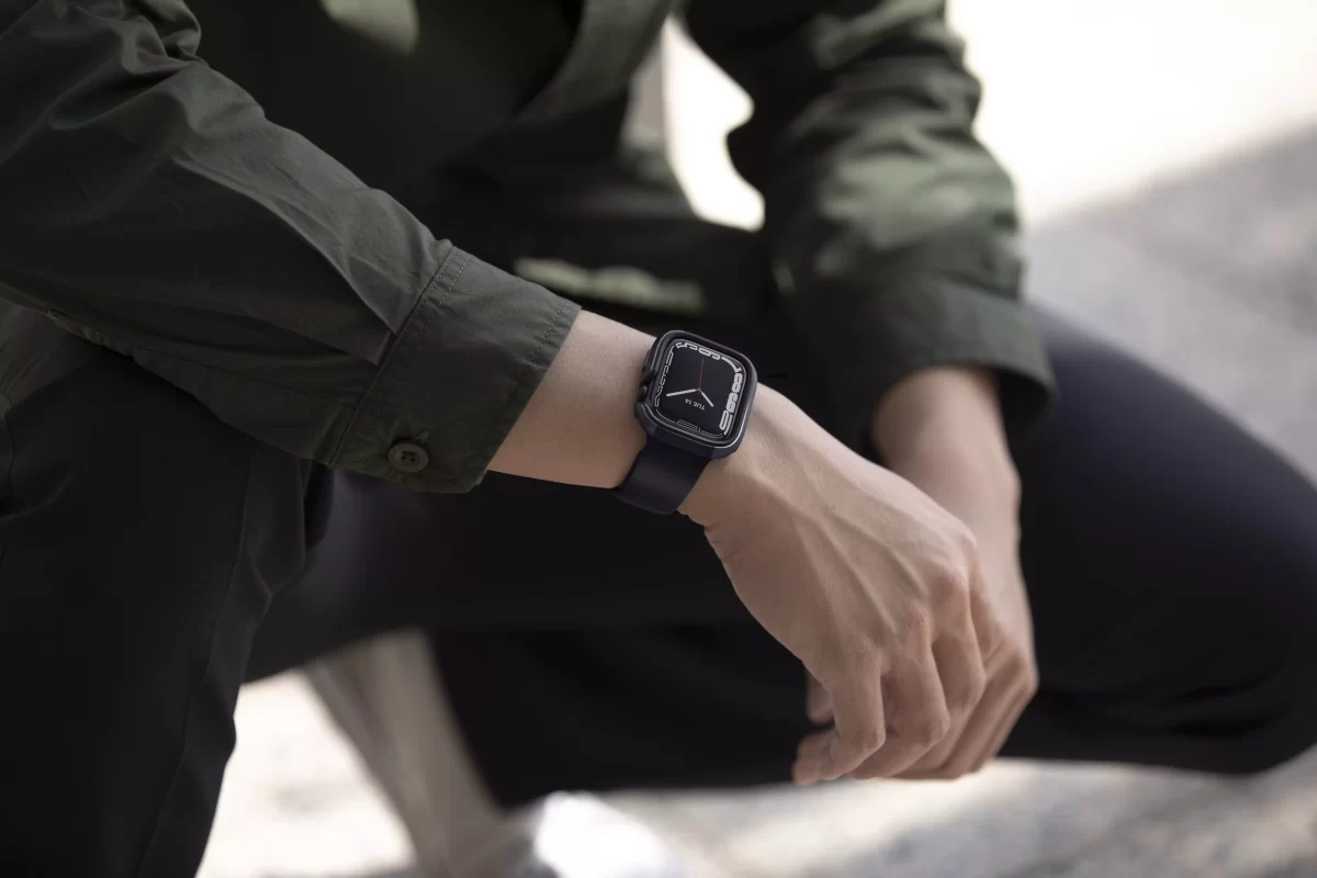 Buy Original UNIQ Valencia Apple Watch Case in Pakistan