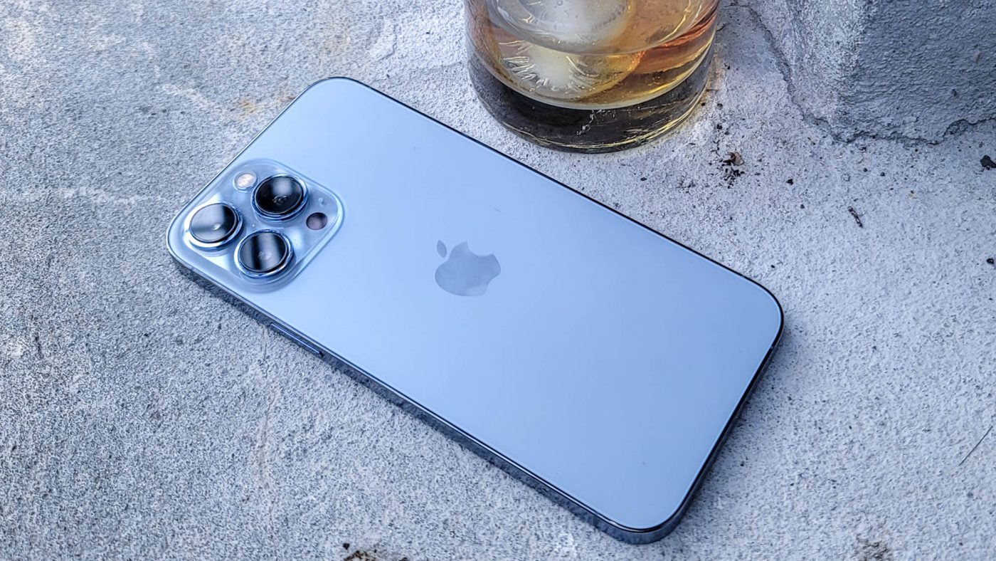 Buy Best Camera Lens Protector for iPhone 14 in Pakistan - UNIQ Optix