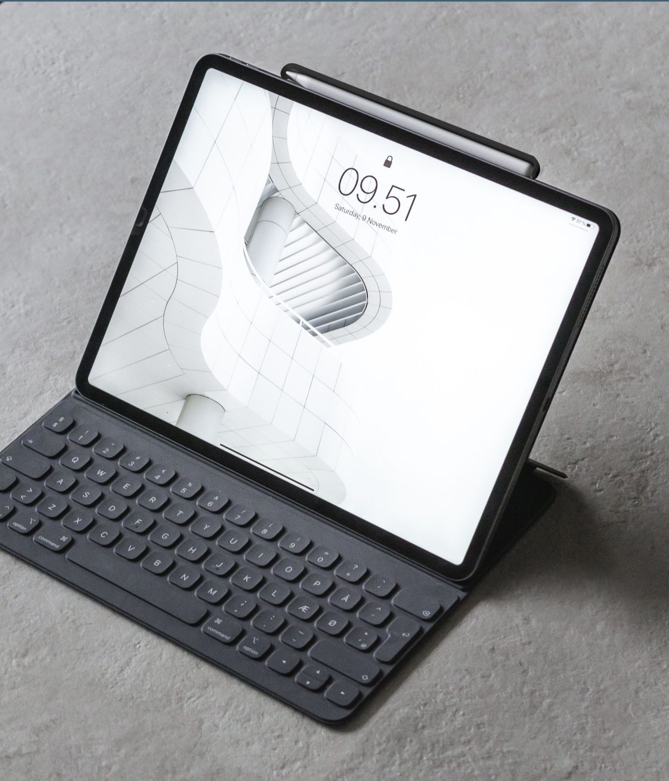 Uniq Volo Apple Pencil Holder / Case - Graphite Black