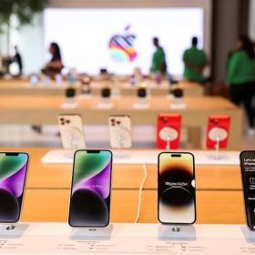 Apple Loses Top Phonemaker Spot To Samsung