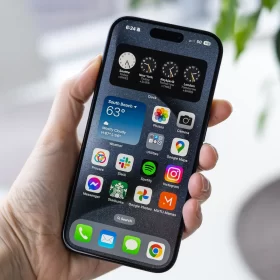 Apple iOS 18 Siri AI Update Will Let You Control Features in Apps With Voice